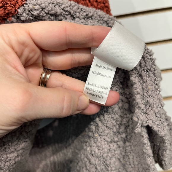 Amaryllis sweater 28” p2p - Picture 4 of 8